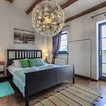 Noce By Interhome Višnjan
