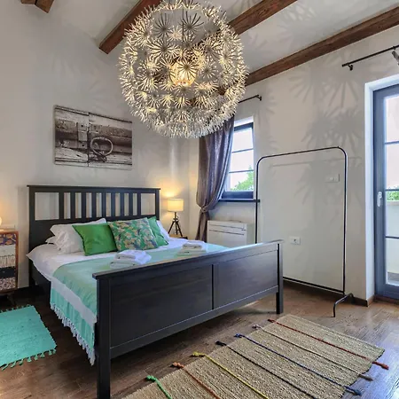Noce By Interhome Visnjan