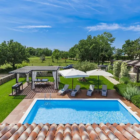 Noce By Interhome * Višnjan